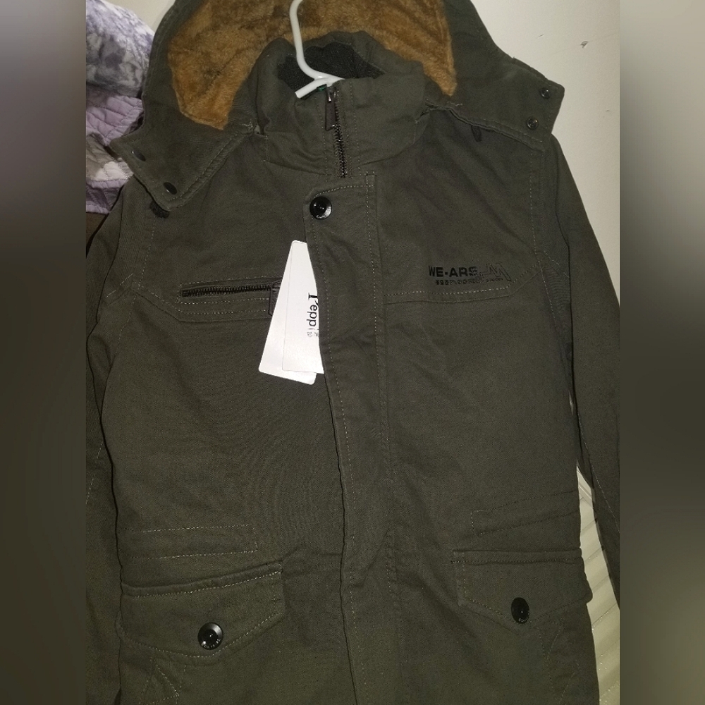 New w/ tags-army green hooded parka coat w insulated fur